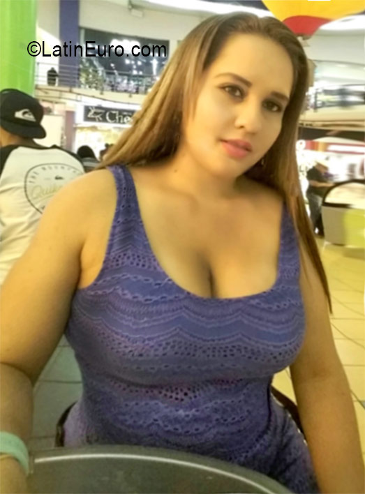 Date this athletic Panama girl Adriana from Panama PA1040