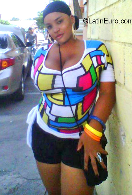Date this hard body Dominican Republic girl Juli from Santiago DO26453