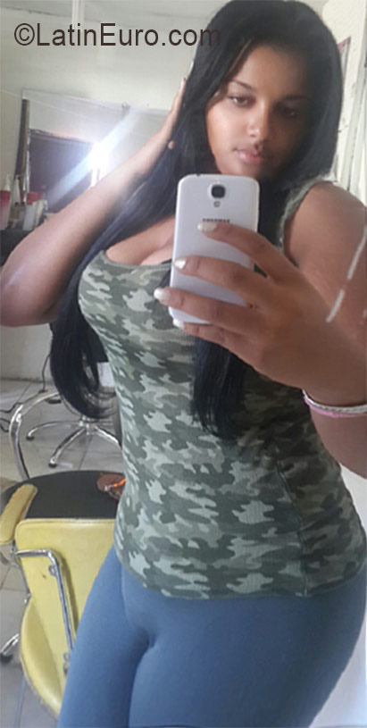 Date this georgeous Dominican Republic girl Yandia from Santo Domingo DO26454