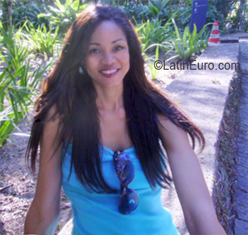 Date this athletic Brazil girl Aline from Rio De Janeiro BR9768