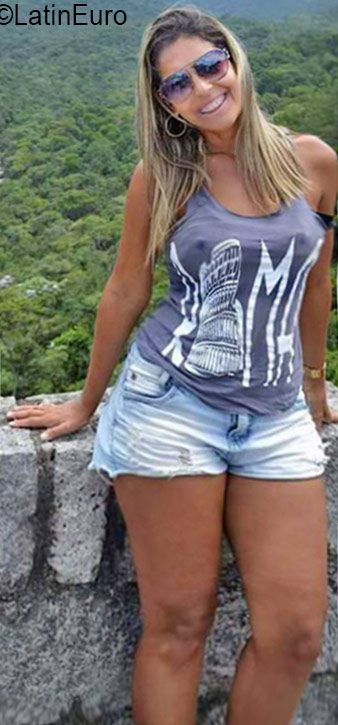Date this lovely Brazil girl Adriana from Rio De Janeiro BR9775
