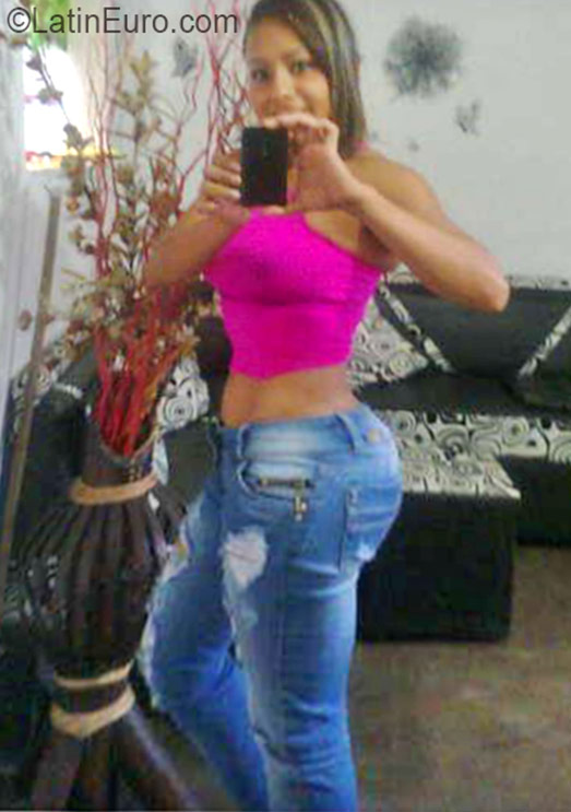 Date this athletic Colombia girl Solanyi from Medellin CO19518