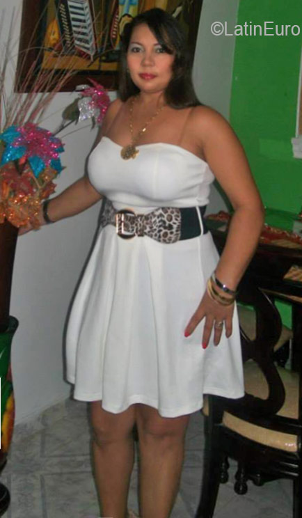 Date this foxy Colombia girl Selina from Barranquilla CO19531