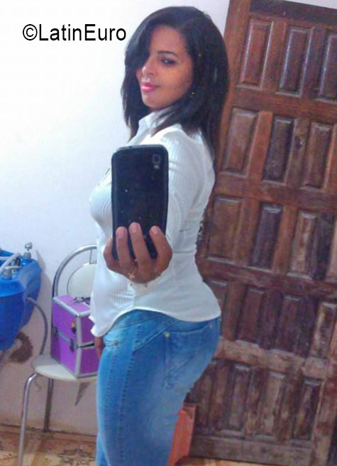 Date this happy Brazil girl Sandra from Salvador BR9779