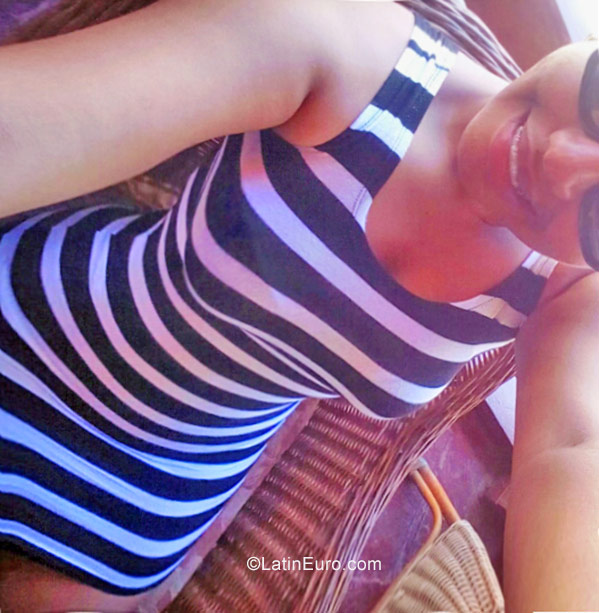 Date this young Dominican Republic girl Nicole from Santo Domingo DO26596