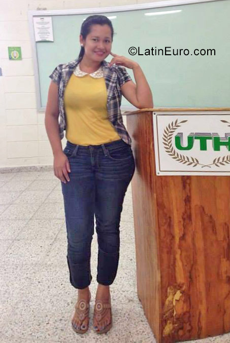 Date this charming Honduras girl Julieta from Tegucigalpa HN2272