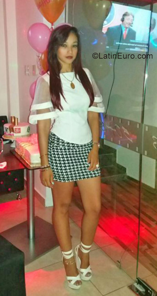 Date this stunning Dominican Republic girl Yuresan from Santiago DO26633