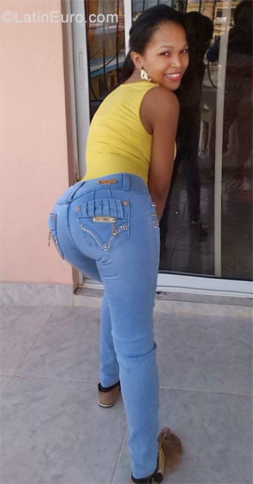 Date this nice looking Dominican Republic girl Rosa from Santo Domingo DO26674