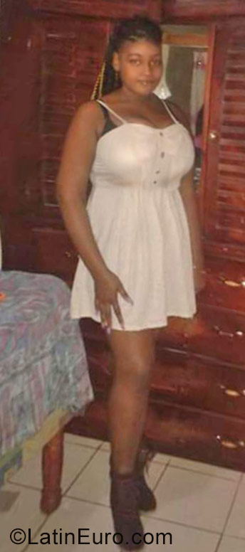 Date this nice looking Jamaica girl Sexy from Montego Bay JM2366