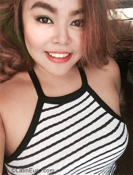 Date this sultry Philippines girl Chie from Manila PH935