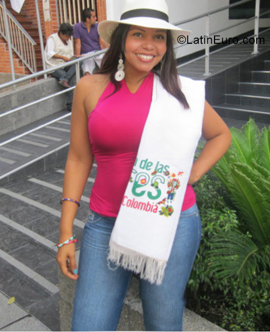 Date this charming Colombia girl Alma from Bucaramanga CO19752