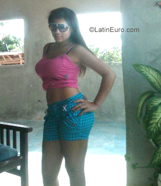 Date this sultry Dominican Republic girl Corima from Higuey DO26872