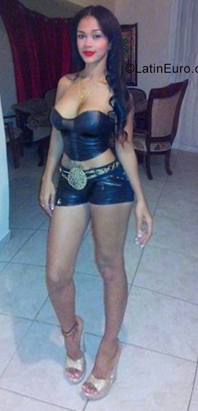 Date this hard body Dominican Republic girl Zuleika from Santo Domingo DO26940
