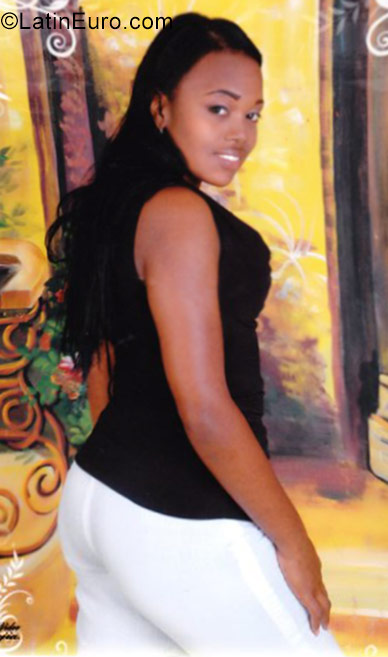 Date this tall Dominican Republic girl Heidy from San Pedro De Macoris DO26967