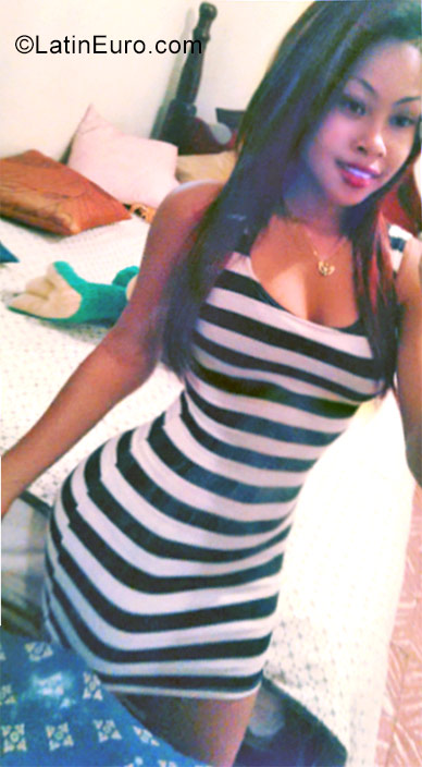 Date this lovely Dominican Republic girl MARIANGEL from Samana DO26973