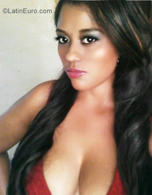 Date this stunning Dominican Republic girl Alexa from Santiago DO26979