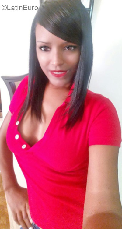 Date this hard body Dominican Republic girl Alba from Puerto Plata DO27004