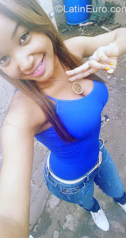 Date this pretty Dominican Republic girl Alexandra from La Romana DO27038