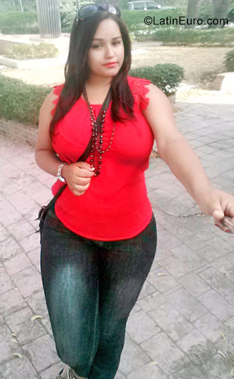 Date this tall Dominican Republic girl Yenilda from Santo Domingo DO27051