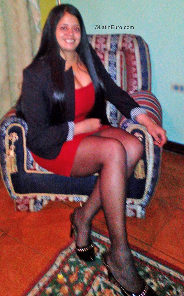 Date this beautiful Colombia girl Dahyian from Bogota CO19978
