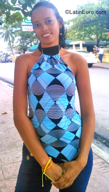 Date this delightful Dominican Republic girl Cestalizia from San Pedro de Macoris DO27138