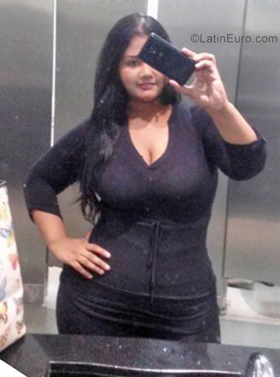 Date this voluptuous Colombia girl KAREN from Cartagena CO19986