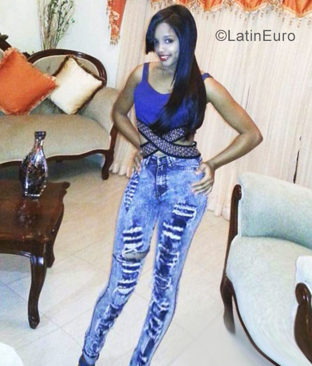Date this good-looking Dominican Republic girl Karina from Higuey DO27198