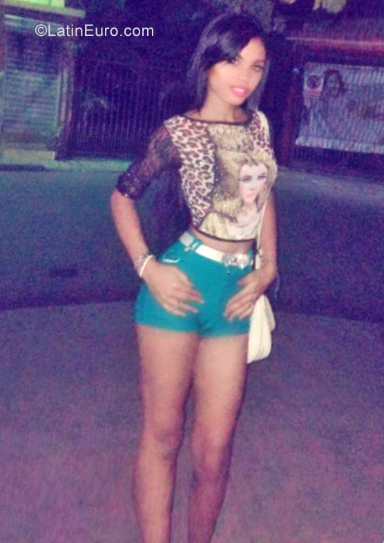 Date this foxy Dominican Republic girl Yoelnne from Mao Valverde DO27213