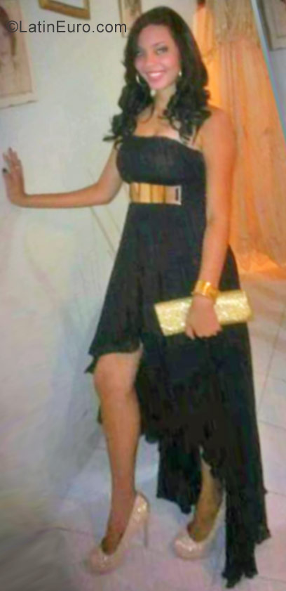 Date this delightful Dominican Republic girl Nisaury from Santo Domingo DO27378