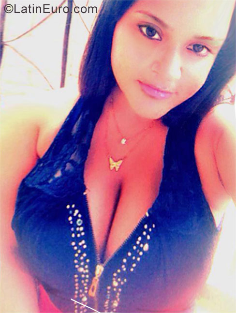 Date this foxy Dominican Republic girl Yakeira from Santiago DO27390