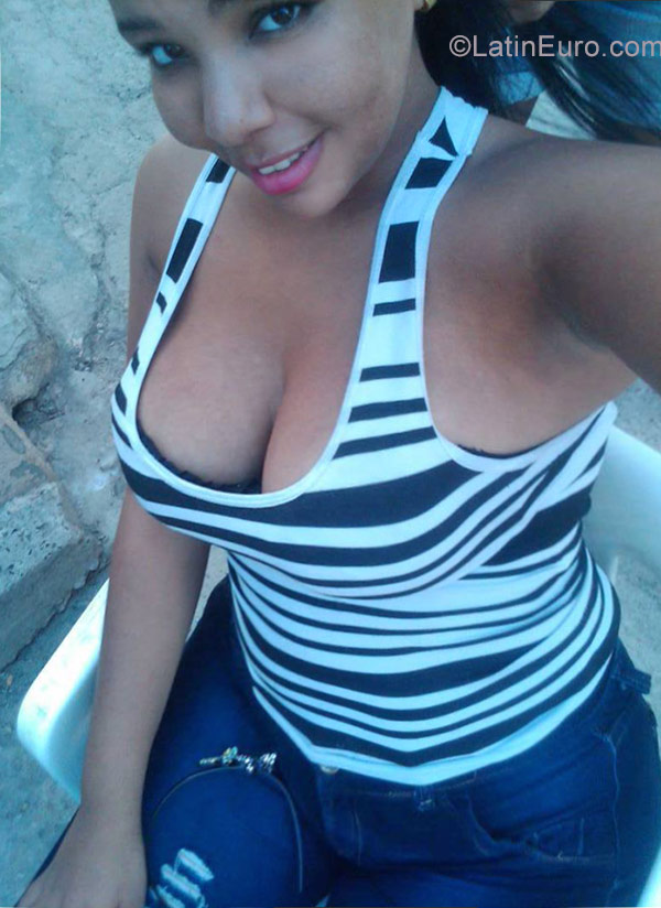 Date this good-looking Dominican Republic girl Shesel from Santo Domingo DO27467