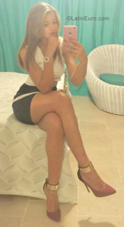 Date this good-looking Dominican Republic girl Fernanda from Santo Domingo DO27477
