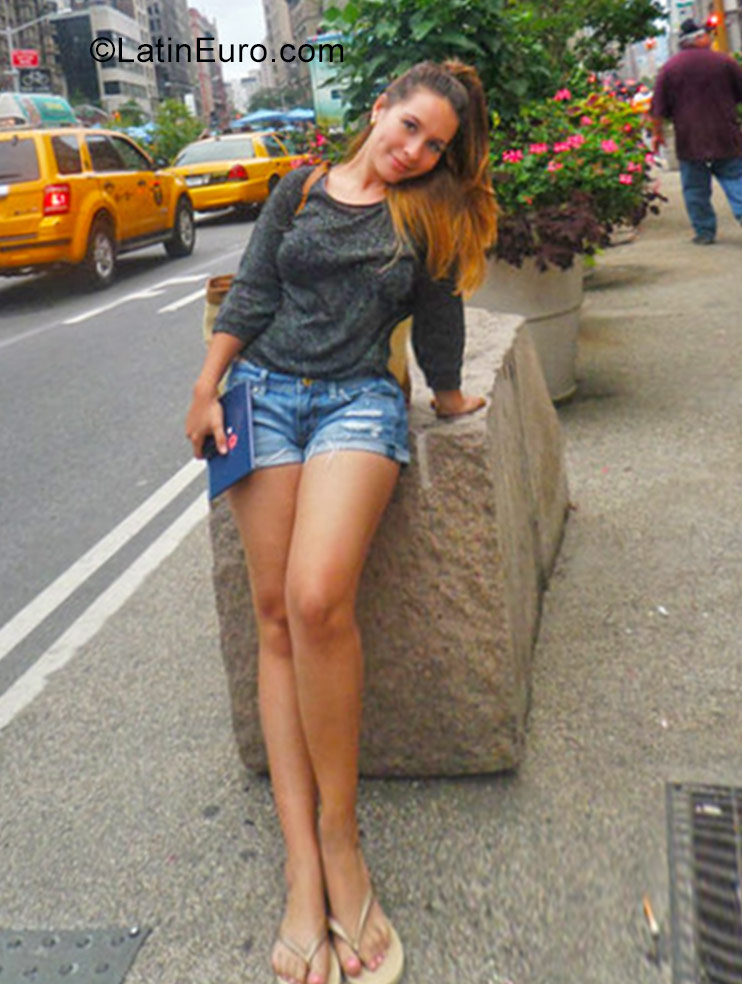 Date this georgeous Colombia girl Kelly Valencia from Bogota CO20348