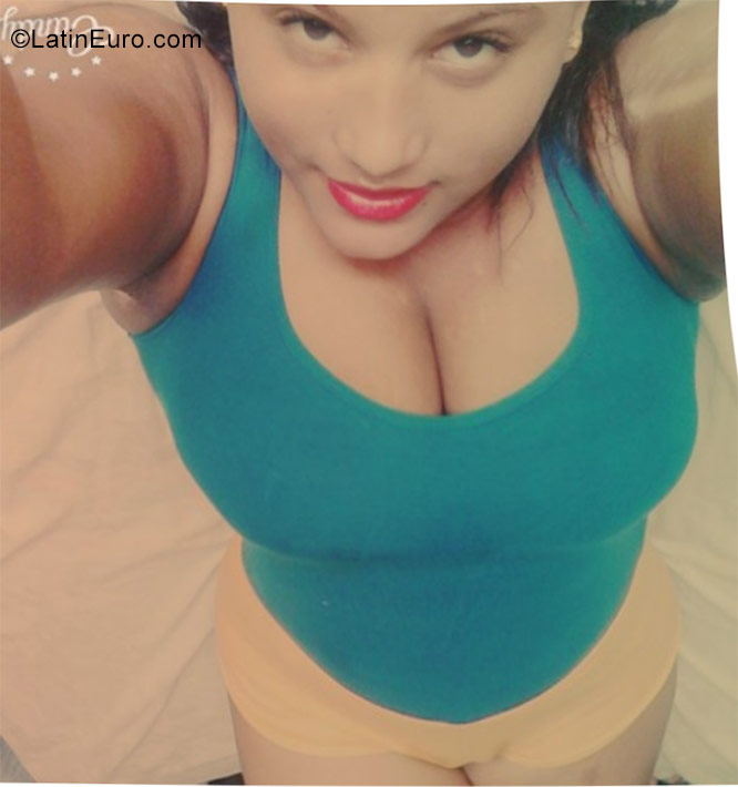 Date this foxy Dominican Republic girl Angelica from Puerto Plata DO27527