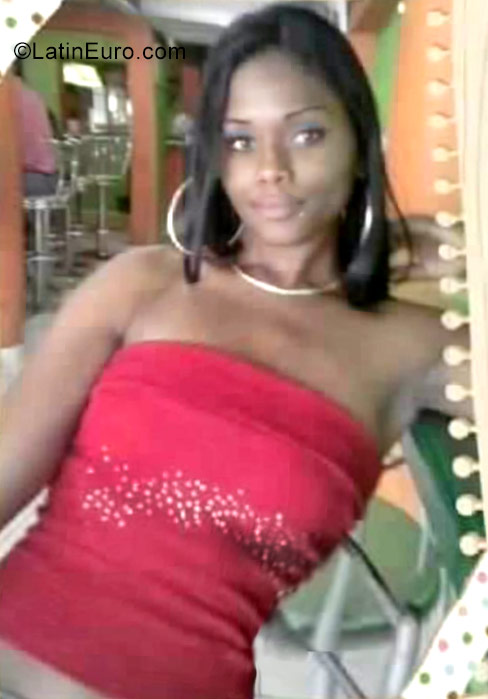 Date this good-looking Dominican Republic girl Yohana from Santo Domingo DO27529