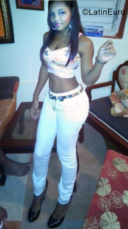 Date this lovely Dominican Republic girl Yancy from Santo Domingo DO27566