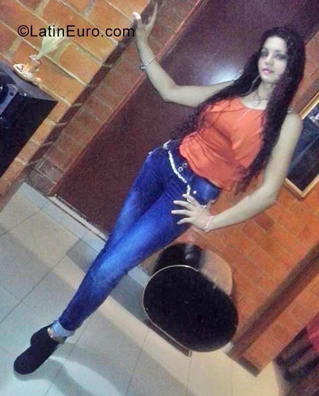 Date this hard body Colombia girl Karol from Bogota CO20425