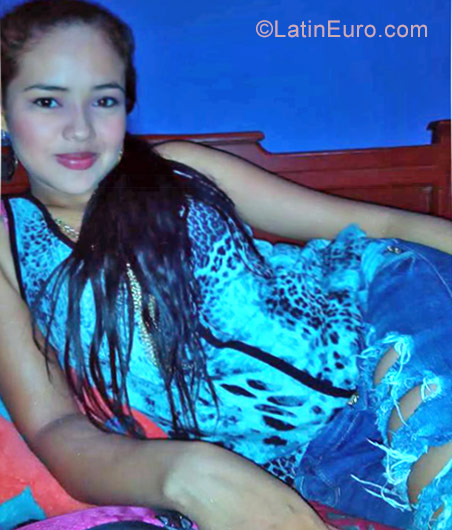 Date this hot Colombia girl Paola from Barranquilla CO20427
