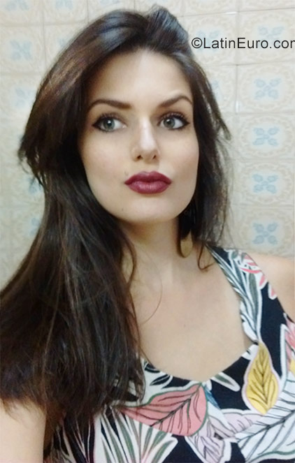 Date this attractive Brazil girl Caroline from Campinas BR9923