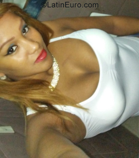 Date this stunning Dominican Republic girl Rubi from Republica Dominicana DO27920