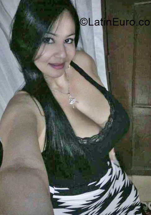 Date this voluptuous Colombia girl PAOLA28 from Cartagena CO20790