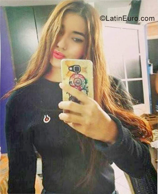 Date this lovely Colombia girl Laura from Bucaramanga CO20867