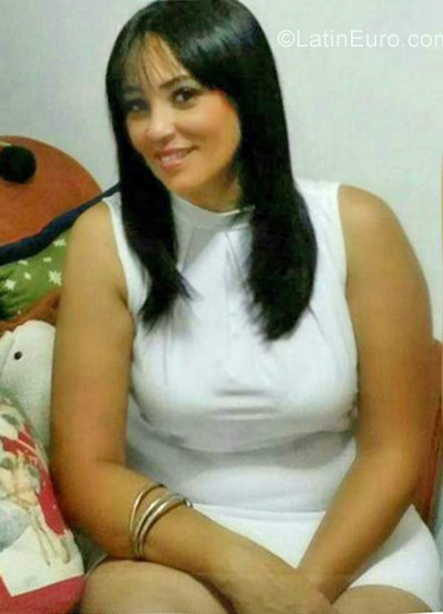 Date this nice looking Colombia girl Elenitia from Barranquilla CO20953