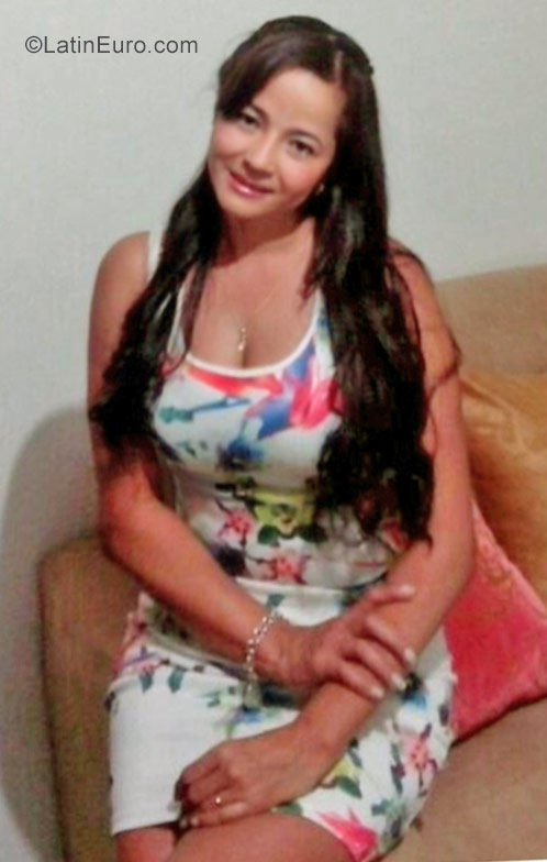 Date this sensual Colombia girl Melissa from Envigado CO20949