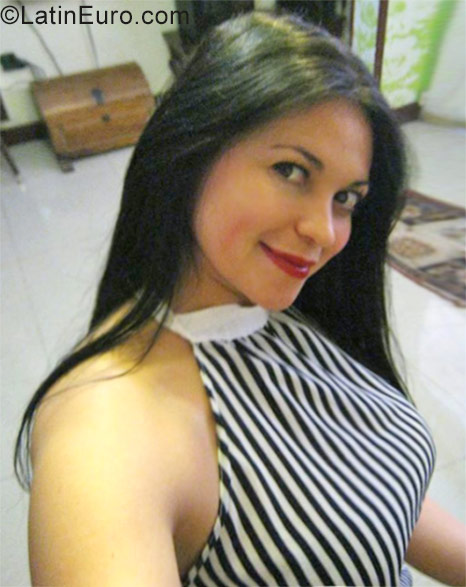 Date this happy Colombia girl Jennifer from Bogota CO20990