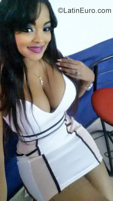 Date this good-looking Dominican Republic girl Anabel from Santo Domingo DO28157
