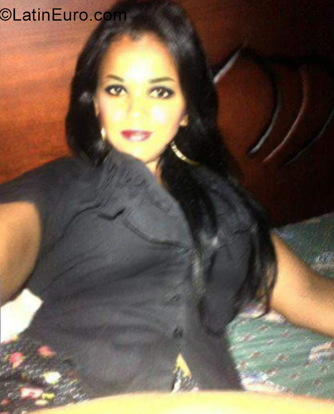 Date this charming Dominican Republic girl Karina from Santiago DO28165