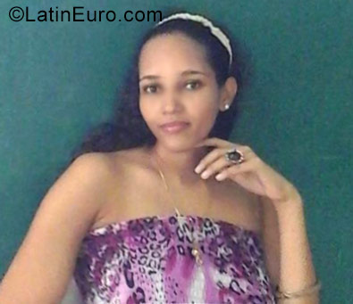 Date this nice looking Dominican Republic girl Lynisbel from Santo Domingo DO28173