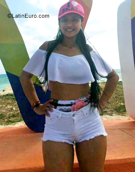 Date this athletic Colombia girl Melissa from Medellin CO21014