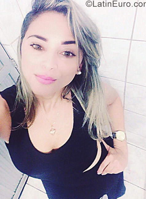 Date this happy Brazil girl Vagi from Fortaleza BR9975